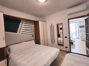 Tempat tidur dalam kamar di Residence Corallo