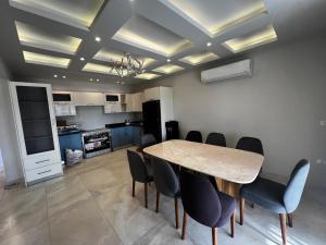 Kuchyň nebo kuchyňský kout v ubytování Mountain view Ras Elhekma Twin house challet 5 Bedrooms