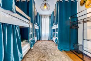 Двухъярусная кровать или двухъярусные кровати в номере Classy View - Casa da Musica