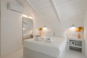 Postel nebo postele na pokoji v ubytování Demilia Luxury Suites + 27 fotografií