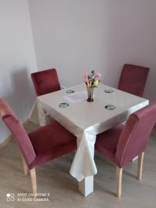 Χώρος καθιστικού στο Apartmani N&A i J&A
