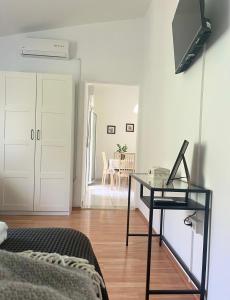 TV a/nebo společenská místnost v ubytování Apartments Curnić