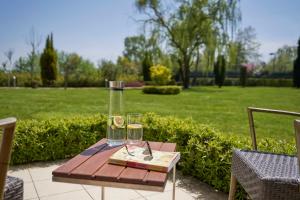 A garden outside Richmond Nua Wellness Spa - Adult Only