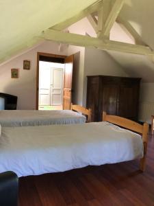 two beds in a room with a attic at "Castel" in Saint-Amand-de-Coly