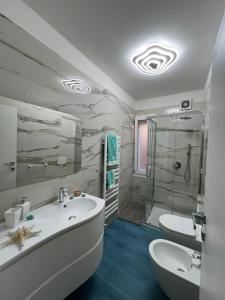 Koupelna v ubytování Casa vacanze Isola d' Elba Capoliveri La finestra nel blu + 12 fotografií