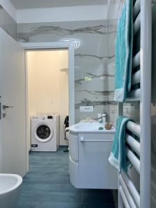 Koupelna v ubytování Casa vacanze Isola d' Elba Capoliveri La finestra nel blu