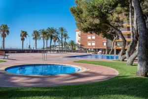 Swimmingpoolen hos eller tæt på AT145 Pins, piscina, primera línea, vista mar