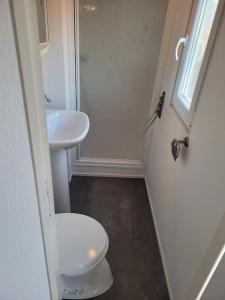 Et badeværelse på Fijne chalet aan het bos!