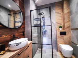 a bathroom with a sink and a shower at Apartament Roku 2024' - JELEŃ & NATURA in Kudowa-Zdrój