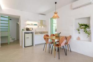 Kuchyň nebo kuchyňský kout v ubytování Demilia Luxury Suites