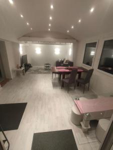 a large living room with a table and chairs at Ferienwohnung mit großem Garten in Jesewitz