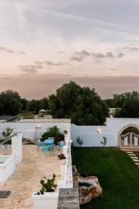 Masseria della Piana内部或周边的泳池