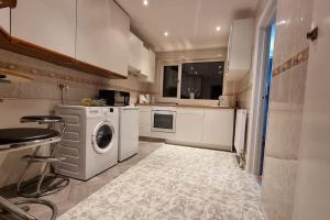 Gallery image of Spacious 2 Bed Bungalow in Enfield +19 photos