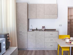 Kuchyň nebo kuchyňský kout v ubytování Nido Suite & Apartments