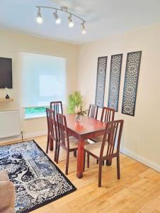 Posezení v ubytování 2 Bed Flat,Sleeps 4,Wifi,Near Cabot Circus,BRI 1mi + 17 fotografií