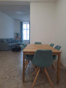 Uma área de estar em Apartmány Štěpánkova 85