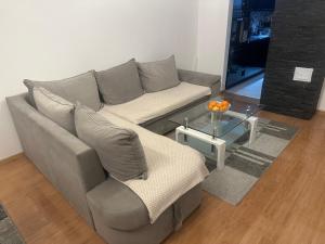 Posezení v ubytování Central Heights - City View Apartment