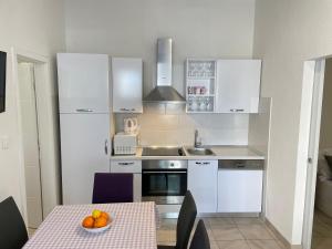 Kuchyň nebo kuchyňský kout v ubytování Apartments Coric