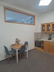 A cozinha ou kitchenette de Apartmány Štěpánkova 85