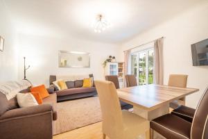 a living room with a table and a couch at GuestReady - Spacious Apt near Cascais City Centre in Alvide