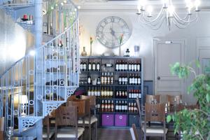 Afbeelding uit fotogalerij van Hôtel Le Juliano in Carbon-Blanc