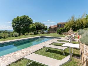 Bazén v ubytovaní Holiday Home Montecavallo by Interhome alebo v jeho blízkosti