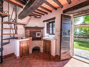 Kuchyňa alebo kuchynka v ubytovaní Holiday Home Montecavallo by Interhome