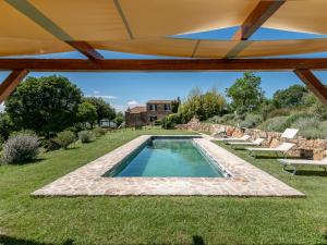 Bazén v ubytovaní Holiday Home Montecavallo by Interhome alebo v jeho blízkosti