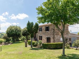 Vonkajšia záhrada v ubytovaní Holiday Home Montecavallo by Interhome