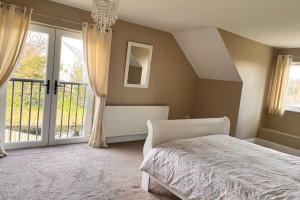 Voodi või voodid majutusasutuse Spacious 4 BR, Perfect Location toas
