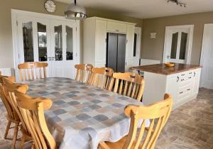 Köök või kööginurk majutusasutuses Spacious 4 BR, Perfect Location