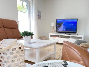 Televiisor ja/või meelelahutuskeskus majutusasutuses Ferienhaus Ostseekind Karlshagen