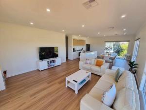 Μια τηλεόραση ή/και κέντρο ψυχαγωγίας στο Banksia Lakeview Retreat