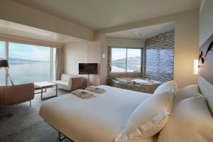 A bed or beds in a room at Richmond Nua Wellness Spa - Adult Only