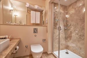 A bathroom at Richmond Nua Wellness Spa - Adult Only
