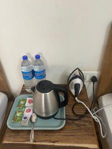 Příslušenství pro přípravu čaje a kávy v ubytování Calangute Beach Crystal