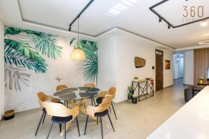 Designer 3BR home in charming Marsascala by 360 Estates的休息区