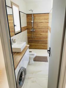 a bathroom with a sink and a toilet at Mini maison entre mer et montagne in Aléria