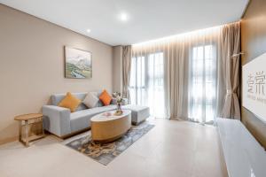 a living room with a couch and a table at CM Serviced Apartment Shenzhen Hillside in Shenzhen