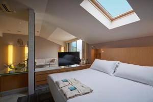 A bed or beds in a room at Richmond Nua Wellness Spa - Adult Only