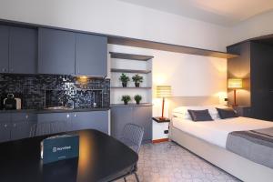 Ένα ή περισσότερα κρεβάτια σε δωμάτιο στο Duomo Terrace Suite