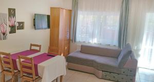Posedenie v ubytovaní Apartamenty i Pokoje przy Parku