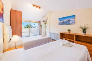 Ένα ή περισσότερα κρεβάτια σε δωμάτιο στο Can Fiol +24 φωτογραφίες