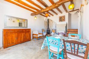 a dining room with a table and chairs at Cas Padrins -Portopetro- in Portopetro