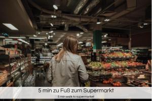 een vrouw in een supermarkt gangpad bij "Neptunblick"- Nähe Altstadt - Ruhig - Klinikum in Dresden