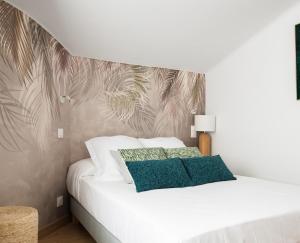Postel nebo postele na pokoji v ubytování Hôtel Le Ribéral
