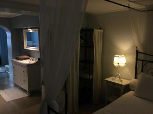 A bed or beds in a room at B&B Wellness Yoake