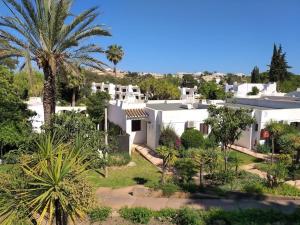 an aerial view of a white house with palm trees at Sabine Apartamento T1 Superior in Albufeira
