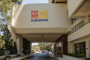 Сертификат, награда, вывеска или другой документ, выставленный в Fun & Sun Club Saphire