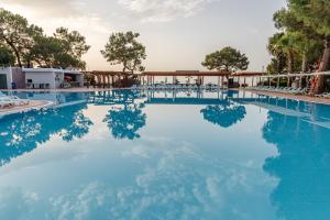 Бассейн в Fun & Sun Club Saphire или поблизости